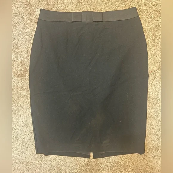 Ann Taylor Black Pencil Skirt Bow in the front with Back Zip Size 8 - Picture 1 of 4